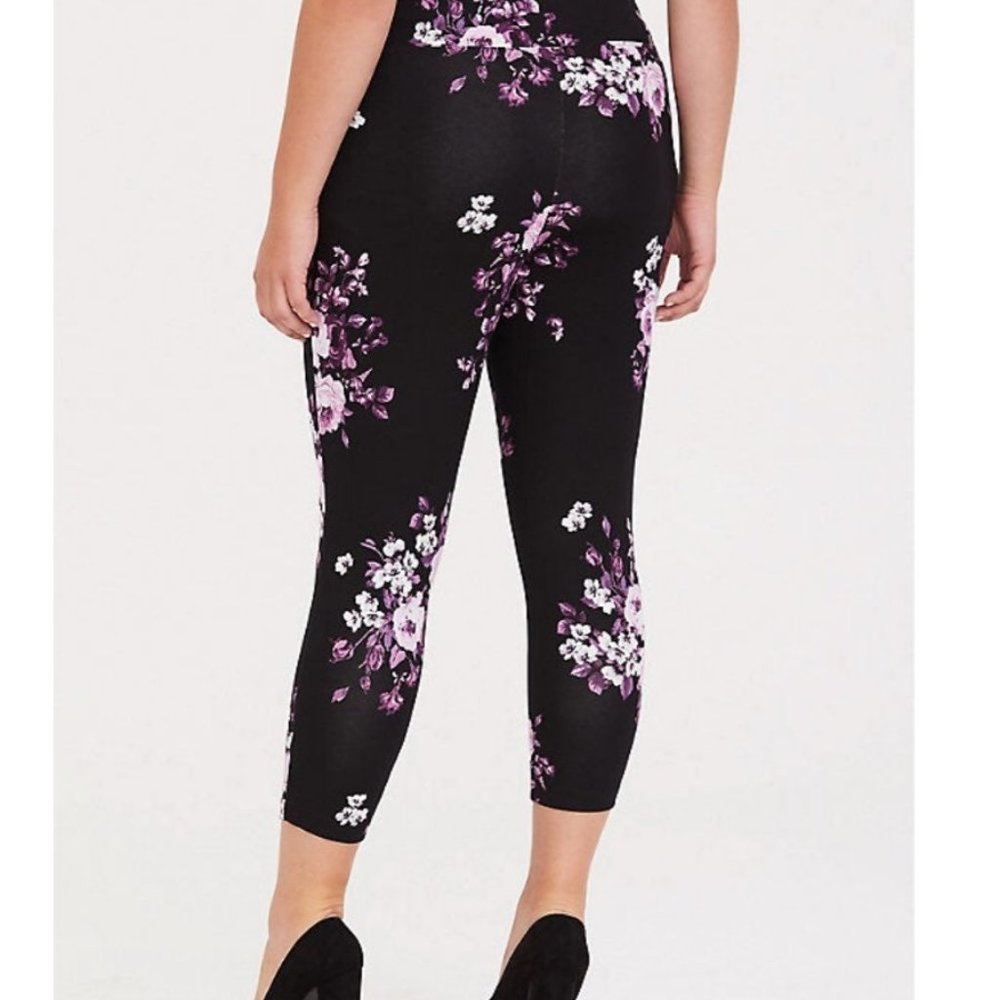 Torrid BLACK FLORAL PONTE STRETCH PULL-O